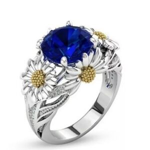 New With Tags Silver and Blue Floral Daisy Ring